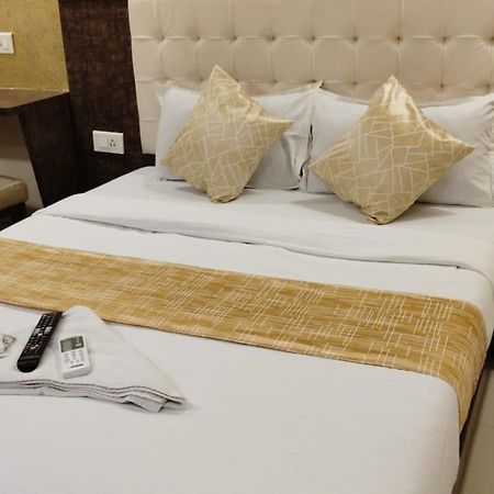 Hotel Crystal Park Near Nesco Exhibition Center Mumbai Exteriör bild