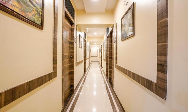 Hotel Crystal Park Near Nesco Exhibition Center Mumbai Exteriör bild