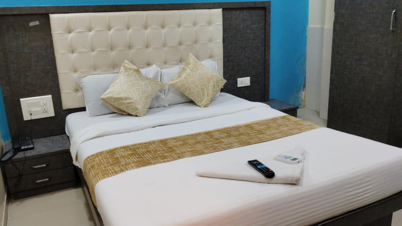 Hotel Crystal Park Near Nesco Exhibition Center Mumbai Exteriör bild