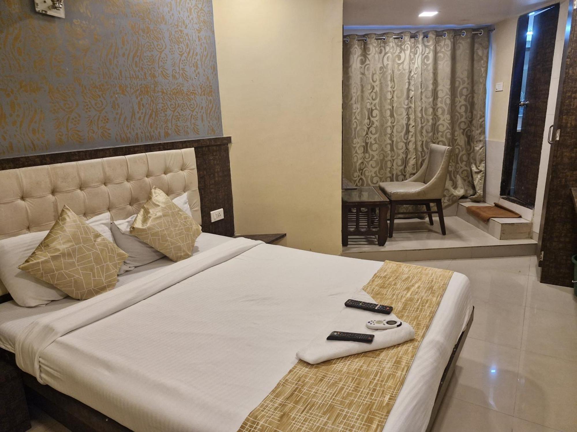 Hotel Crystal Park Near Nesco Exhibition Center Mumbai Exteriör bild
