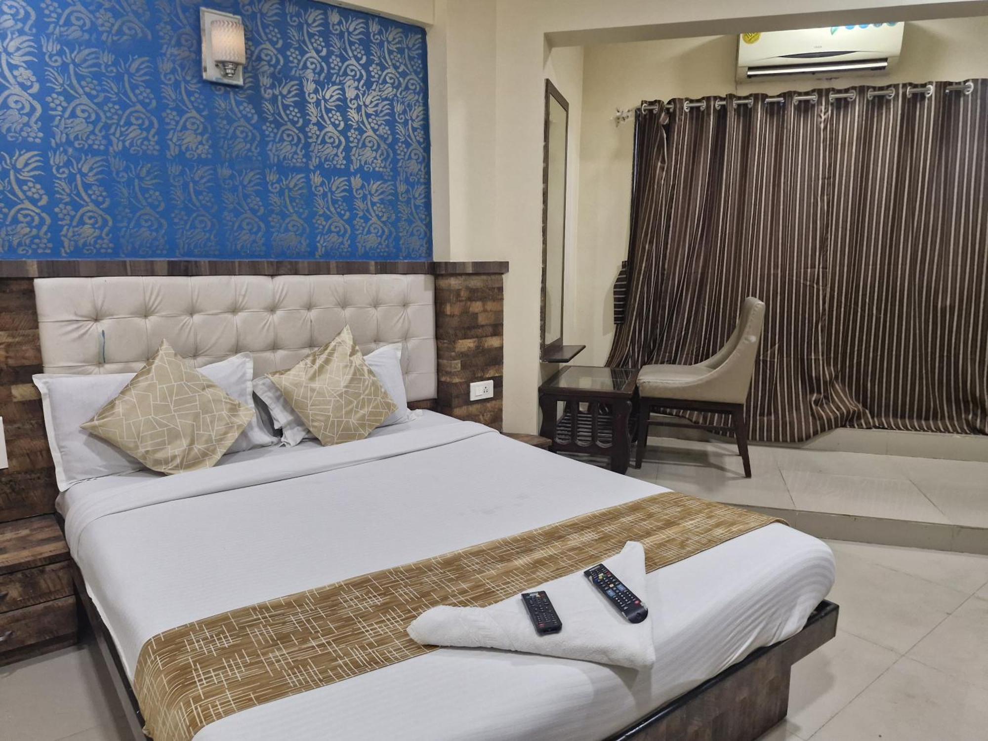 Hotel Crystal Park Near Nesco Exhibition Center Mumbai Exteriör bild